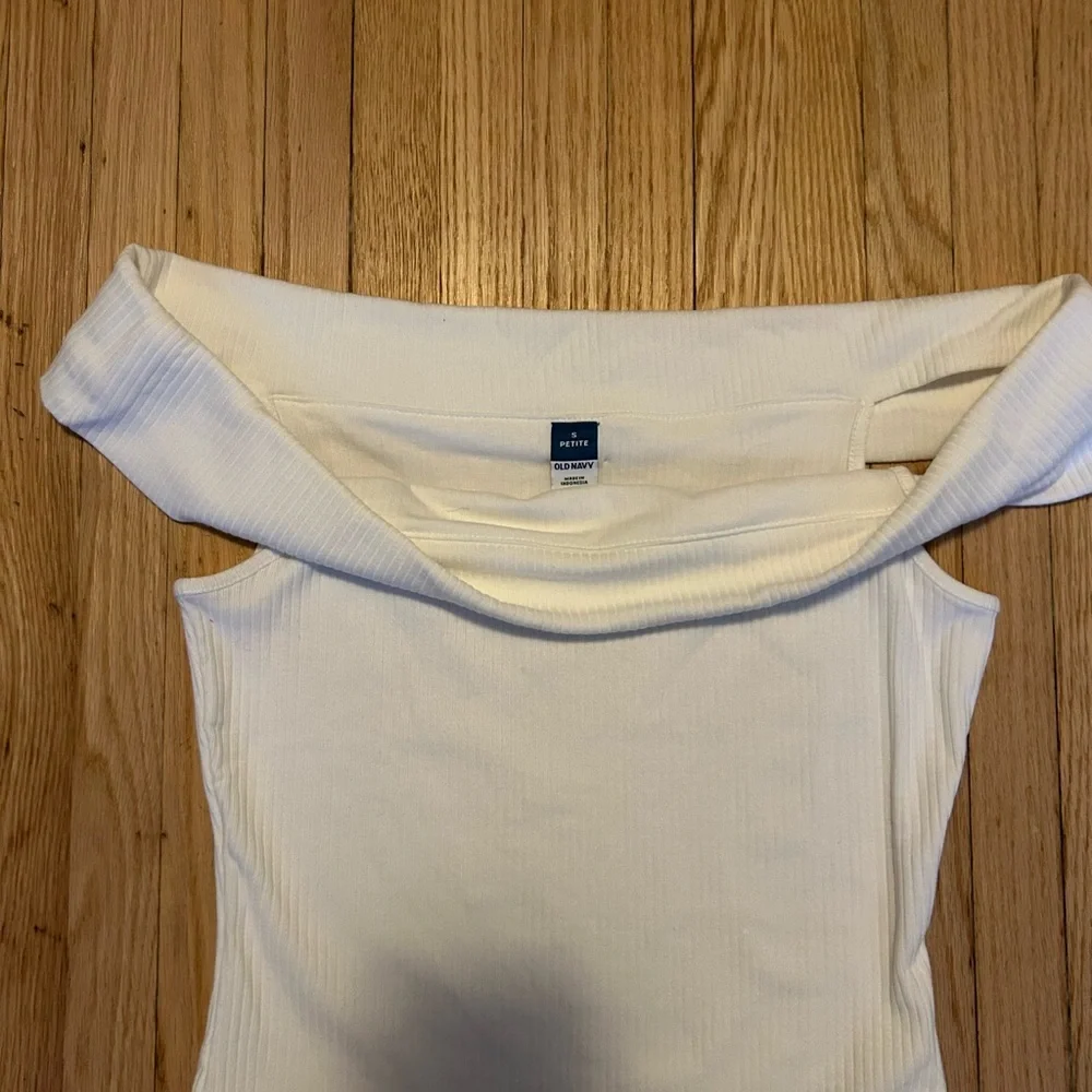 Off-Shoulder White Ribbed Top - Picture 7 of 7
